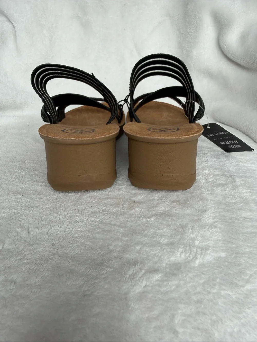 Daisy Fuentes slide sandals